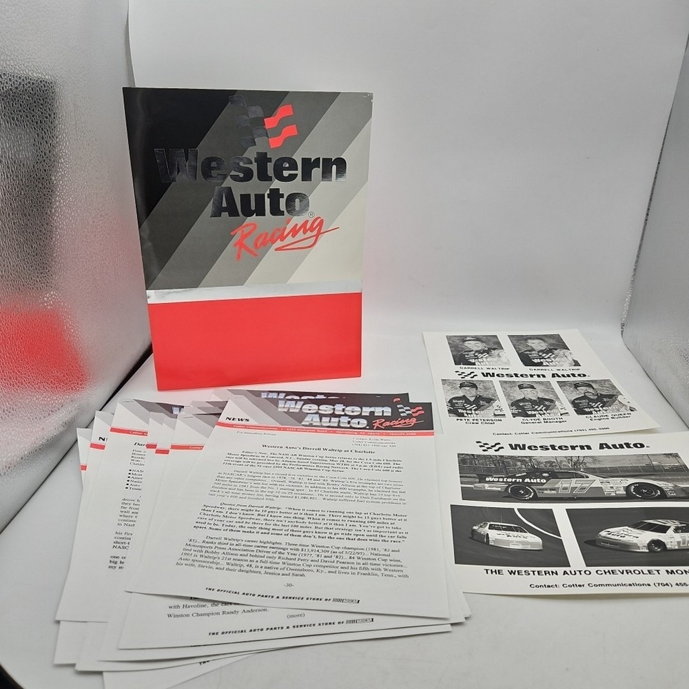 Vintage Western Auto Racing Darrell Waltrip Press Kit Media Guide 1995 Nascar